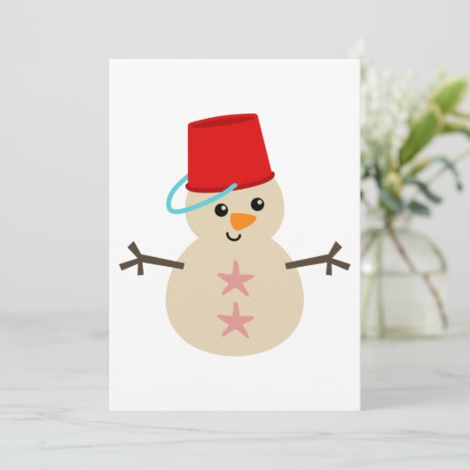 Schattige Sneeuwman van Zand met Emmer als Hoed Feestdagenkaart (Staand voorkant)