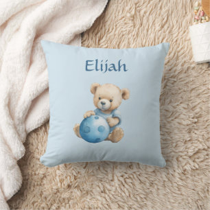 Schattige teddybeer met blauwe bal kussen
