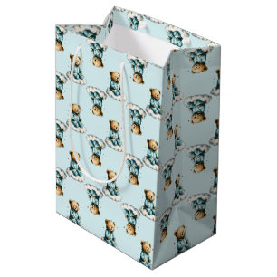 Schattige teddybeer op wolk blauwe pyjama medium cadeauzakje