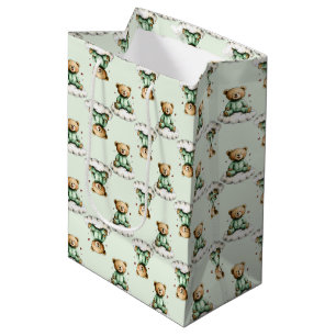 Schattige teddybeer op wolk groene pyjama medium cadeauzakje