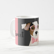 Schattige terrier-hond met bril en boegachtig stro