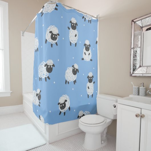 Schattige wit schaap:  lammeren. douchegordijn (In situ)