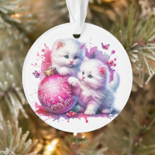 Schattige Witte Kittens Spelen met Roze Kerstmis Ornament
