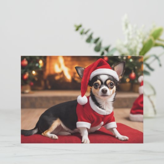 Schattige zwarte Chihuahua met kerstmuts Feestdagenkaart (Staand voorkant)