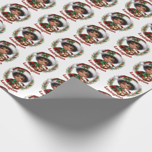 Schattigee Afro-Amerikaanse jongen en puppy kerst Cadeaupapier (Hoek)