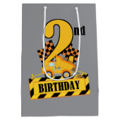 Schattigee baby boy constructie 2e verjaardag medium cadeauzakje (Achterkant)