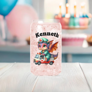 Schattigee baby Dragon in een doktersoutfit! Blikvorm Glas