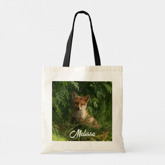 Schattigee Baby Fox in een groen bos Tote Bag (Achterkant)