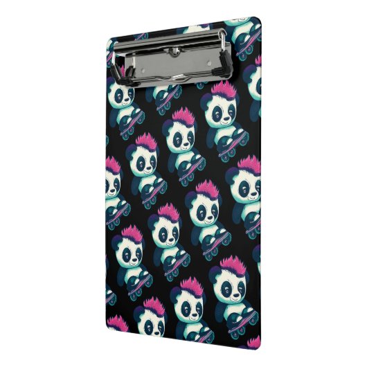 Schattigee Baby Panda met mohawk | Schaatser Panda Mini Klembord (Angled2)