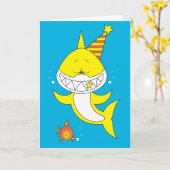 Schattigee Baby Shark Cartoon Kaart (Gele Bloem)