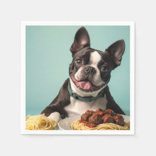 Schattigee Boston Terrier met Spaghetti Bolognaise Servet