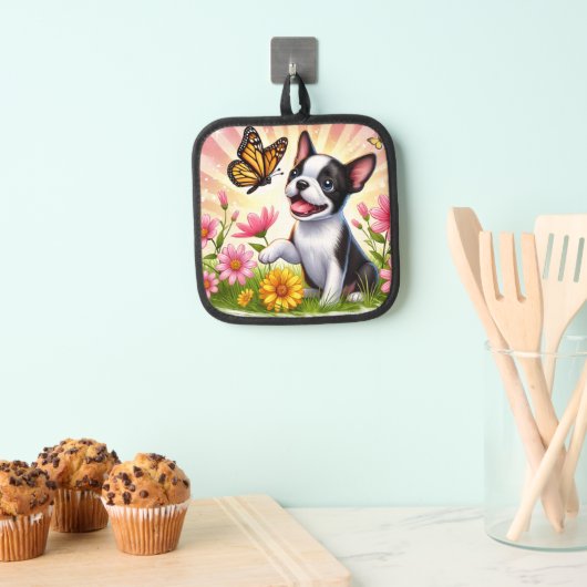 Schattigee Boston Terrier puppy spelen met vlinder Pannenlap (Insitu(Ophanging))
