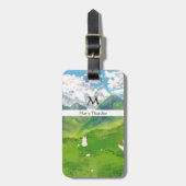 Schattigee Bunny in Mountain Uitzicht Personaliser Bagagelabel (Voorkant verticaal)