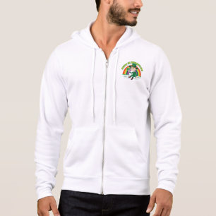 Schattigee cartoon kabouter met klaverblad en rege hoodie