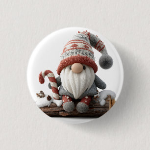 Schattigee Christmas Gnome met een snoepriet op ee Ronde Button 3,2 Cm