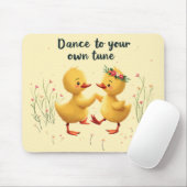 Schattigee dansende eendjes met bloemenlente vibes muismat (Met muis)