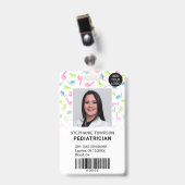 Schattigee dinosaurussen kinderarts foto logo code badge (Voorkant met clip)