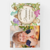 Schattigee Dinosaurussen Meisje Verjaardag Welkom Spandoek (Verticaal)