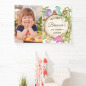 Schattigee Dinosaurussen Meisje Verjaardag Welkom Spandoek (Insitu)