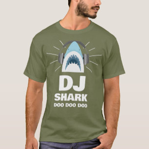 Schattigee DJ Baby Shark Dragen Hoofdtelefoon in K T-shirt