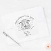 Schattigee Doodle Lamb Illustration – Wool & Yarn  Vierkante Sticker (Envelop)