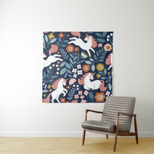 Schattigee Eenhoorns Bloemen Patroon Wandkleed (In situ)