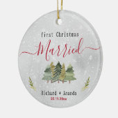 Schattigee eerste kerst getrouwd met groene bomen keramisch ornament (Links)