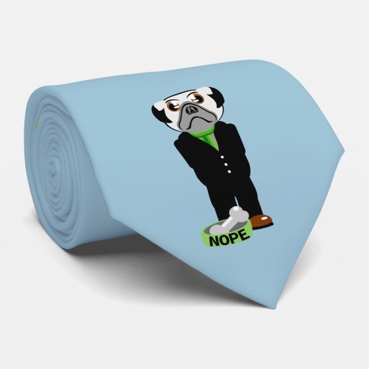 Schattigee, eigenwijze mopshond met bloemenpatroon stropdas (Opgerold)