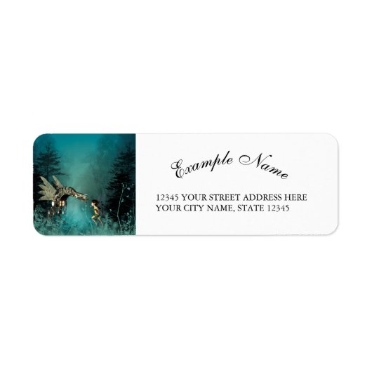 Schattigee fee met stoomdraak in een fantasiebos etiket (Voorkant)