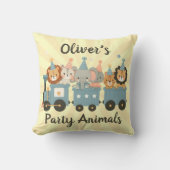 Schattigee feestbeesten op de trein gepersonalisee kussen (Voorkant)