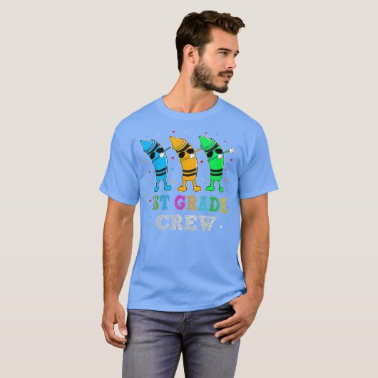 Schattigee First Grade Crew Dabbing Crayon Terug n T-shirt (Voorkant volledig)