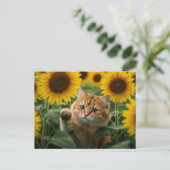 Schattigee Ginger Cat in Zonnebloemen Briefkaart (Staand voorkant)