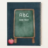 Schattigee gnoom docent op blauw krijtbord planner (Achterkant)