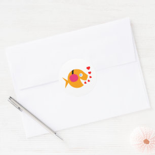 Schattigee goudvis in oorkappen kerstenveloppen ronde sticker