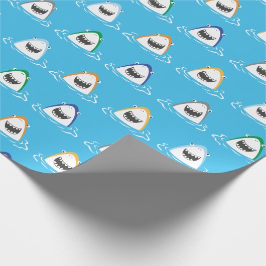 Schattigee grappige haaien in felle kleuren op lic cadeaupapier (Hoek)