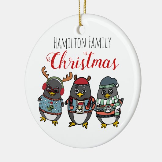 Schattigee Grappige Pinguïns | Aangepaste Familie  Keramisch Ornament (Links)