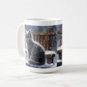 Schattigee Grijze Kat op een Bench in the Snow Koffiemok (Voorkant links)