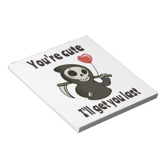 Schattigee Grim Reaper met romantisch hart Notitieblok (Schuin)