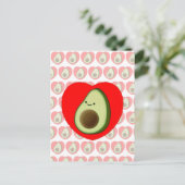Schattigee groene avocado Cartoon in rood hart Briefkaart (Staand voorkant)