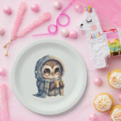 Schattigee grootogige uil met een kop koffie papieren bordje (Feest)