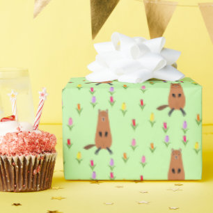 Schattigee Groundhog en Tulip Flowers Patterned Cadeaupapier