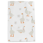 Schattigee handgetekende gans & madeliefjes medium cadeauzakje (Voorkant)