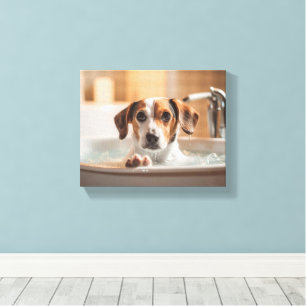 Schattigee hond in bad, ideaal voor badkamer canvas afdruk