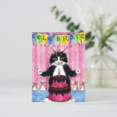 Schattigee kat met roze celebrate cake briefkaart (Staand voorkant)