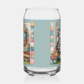 Schattigee kat op veranda met bloemen en patchwork blikvorm glas (Links)