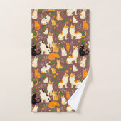 Schattigee katten op een koffiebruine achtergrond bad handdoek (Handdoek)