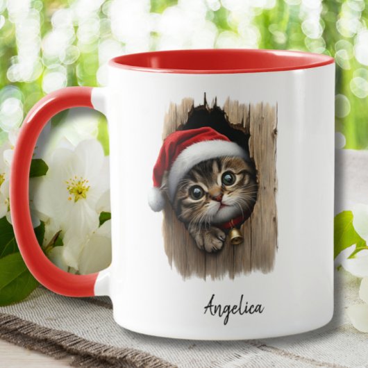 Schattigee kerstglurende kat met kerstmuts op maat mok