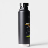 Schattigee kleine jongen die diskgolf speelt geper waterfles (Rechts)