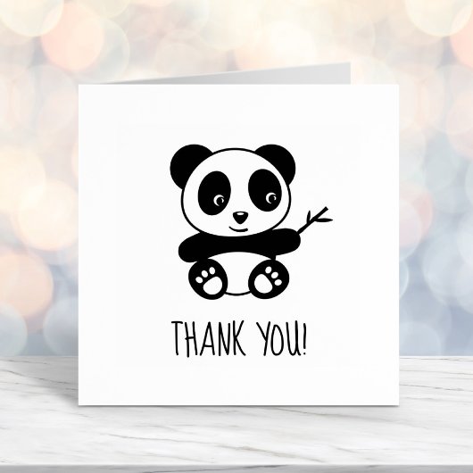 Schattigee kleine panda met een bamboe stok dank u zelfinktende stempel