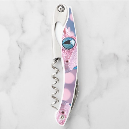 Schattigee kleine roze hagedis met grote blauwe og kurkentrekker (Voorkant)